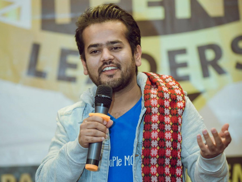 पैसा नतिरेको भन्दै स्कुलबाट निकालिएका क्षितिज जब आईफोन कम्पनीमा काम गर्न पुगे...